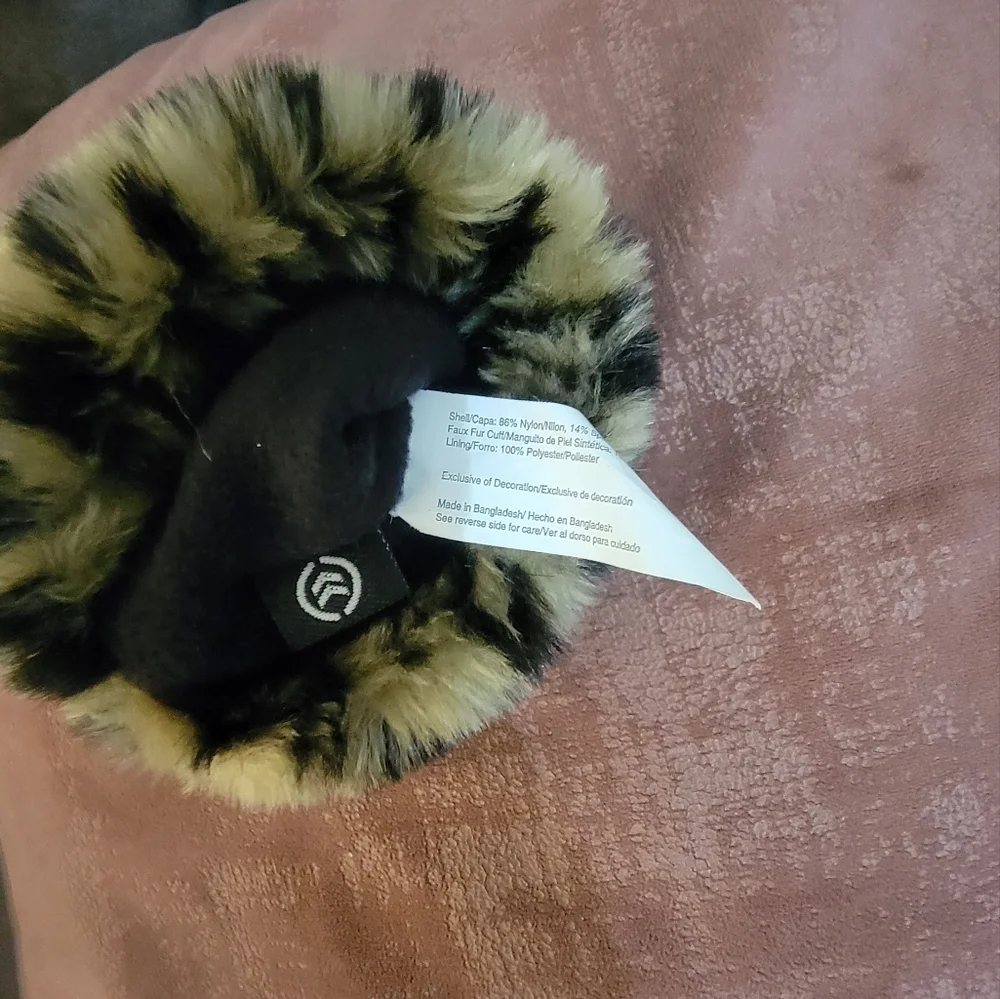 Isotoner Signature Fur Cuff Spandex